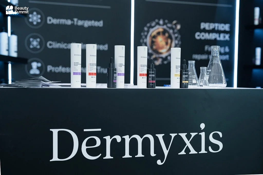 Khách tham quan tại gian hàng Dērmyxis, Beauty Summit Hà Nội 2026